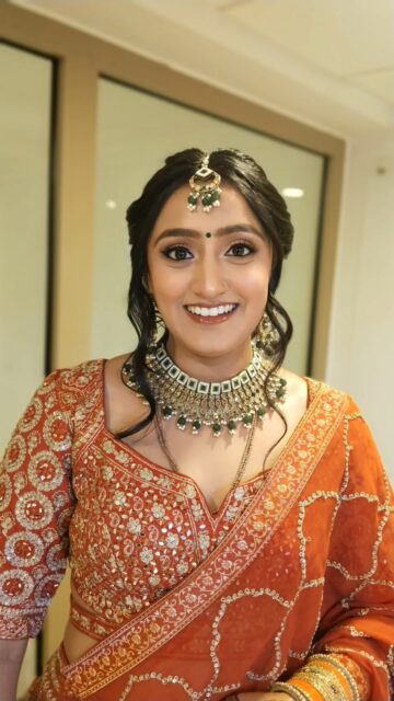 ✨ Wedding Glam Magic ✨
Such a joy creating this gorgeous hair & makeup look for a beautiful lady on the special day. Radiant, graceful, and ready to celebrate love in style! 💄💇‍♀️💕

#komalshairmakeupmehandi #weddingglam #hairandmakeupartist