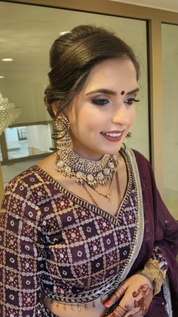 ✨ Radiance of an Indian Wedding ✨
Had the absolute pleasure of creating this stunning hair & makeup look for a beautiful lady at a recent Indian wedding 💄💇‍♀️💕

Elegant, traditional, and full of bridal charm – the kind of glam that makes every moment unforgettable! 🌸✨

#komalshairmakeupmehandi 
#indianweddingmakeup 
#IndianBridalMakeup
#indianweddinghair 
#asianbridalmakeup 
#DesiBride
#SouthAsianBridal
#bridalhairandmakeup 
#makeupartistinwatford 
#mobilebeautician