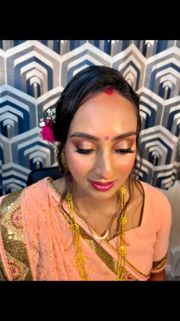 ✨🌸 Baby Shower Glam Alert! 🌸✨
There's something so special about getting a mama-to-be ready for her big celebration — and this one was absolutely beautiful 💕

From soft, radiant makeup to an elegant hair look, every detail was designed to make her glow just as much as the occasion itself 👶💫
Because every mum-to-be deserves to feel confident, pampered, and utterly gorgeous on her special day 💖

📍 Based in Watford | Mobile beautician — I come to you!

📲 Book via the link in bio or WhatsApp 07904 221811

#KomalsHairMakeupMehandi #BabyShowerGlam #MomToBeGlow #HairAndMakeupArtist #MakeupArtistInWatford #MobileBeautician #BabyShower #SouthAsianBridal #IndianWeddingMakeup #BridalHairAndMakeup #GlowingMama #WatfordBeauty #BridalMakeupUK #AsianBridalMakeup #PamperTime